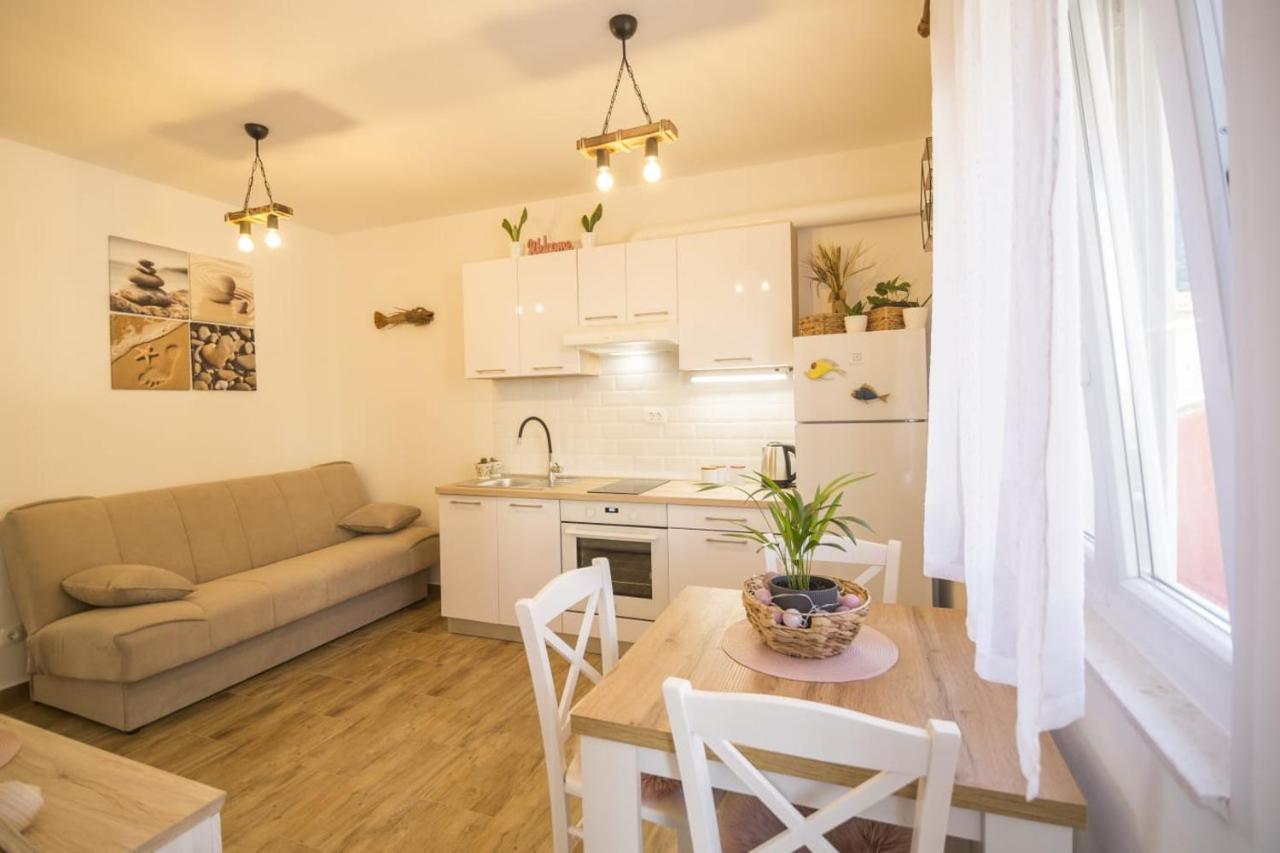 Little Bee Apartment Komiža Zewnętrze zdjęcie
